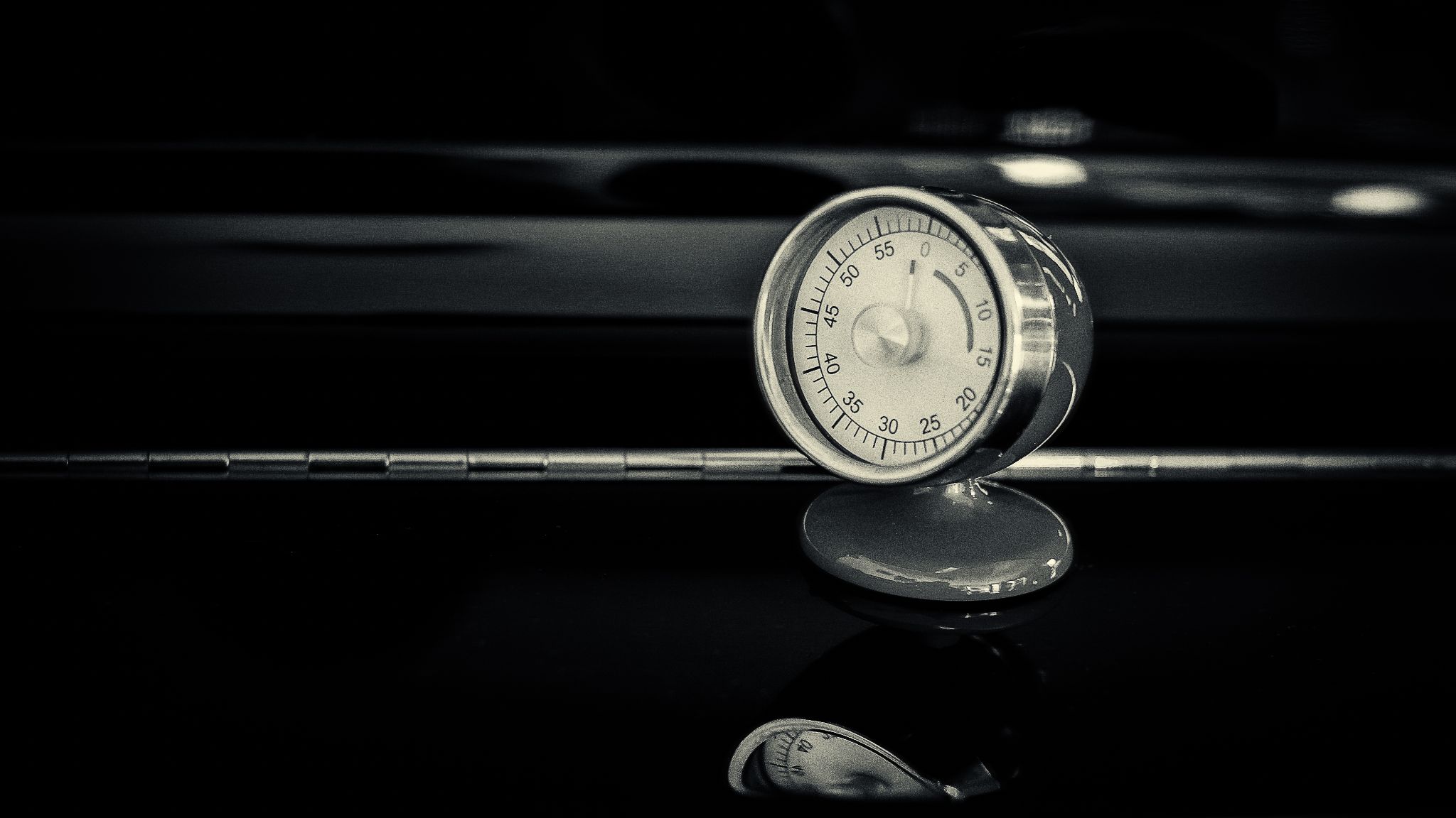 Küchentimer auf Klavierdeckel